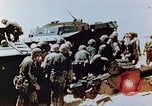 Standbild Marines am Brückenkopf Saipan Nördliche Marianen, 1944, aus Sekunde 9 historischem Filmmaterial Videoclip 65675028041