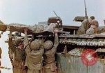Standbild Marines am Brückenkopf Saipan Nördliche Marianen, 1944, aus Sekunde 19 historischem Filmmaterial Videoclip 65675028041