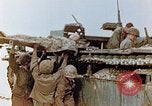 Standbild Marines am Brückenkopf Saipan Nördliche Marianen, 1944, aus Sekunde 21 historischem Filmmaterial Videoclip 65675028041