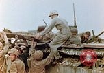Standbild Marines am Brückenkopf Saipan Nördliche Marianen, 1944, aus Sekunde 27 historischem Filmmaterial Videoclip 65675028041