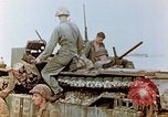 Standbild Marines am Brückenkopf Saipan Nördliche Marianen, 1944, aus Sekunde 36 historischem Filmmaterial Videoclip 65675028041