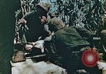 Standbild Marines behandeln Verletzte Saipan Nördliche Marianen, 1944, aus Sekunde 11 historischem Filmmaterial Videoclip 65675028042