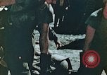 Standbild Marines behandeln Verletzte Saipan Nördliche Marianen, 1944, aus Sekunde 12 historischem Filmmaterial Videoclip 65675028042