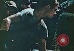 Standbild Marines behandeln Verletzte Saipan Nördliche Marianen, 1944, aus Sekunde 14 historischem Filmmaterial Videoclip 65675028042