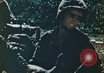 Standbild Marines behandeln Verletzte Saipan Nördliche Marianen, 1944, aus Sekunde 19 historischem Filmmaterial Videoclip 65675028042