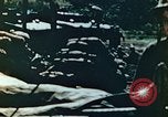 Standbild Marines behandeln Verletzte Saipan Nördliche Marianen, 1944, aus Sekunde 23 historischem Filmmaterial Videoclip 65675028042