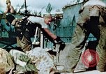 Standbild Marines behandeln Verletzte Saipan Nördliche Marianen, 1944, aus Sekunde 34 historischem Filmmaterial Videoclip 65675028042