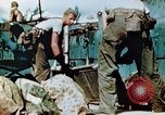 Standbild Marines behandeln Verletzte Saipan Nördliche Marianen, 1944, aus Sekunde 35 historischem Filmmaterial Videoclip 65675028042