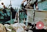 Standbild Marines behandeln Verletzte Saipan Nördliche Marianen, 1944, aus Sekunde 38 historischem Filmmaterial Videoclip 65675028042