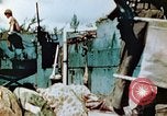 Standbild Marines behandeln Verletzte Saipan Nördliche Marianen, 1944, aus Sekunde 39 historischem Filmmaterial Videoclip 65675028042