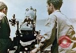 Standbild US-Marines Artillerie feuern Saipan Nördliche Marianen, 1944, aus Sekunde 6 historischem Filmmaterial Videoclip 65675028045