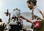 Standbild US-Marines Artillerie feuern Saipan Nördliche Marianen, 1944, aus Sekunde 10 historischem Filmmaterial Videoclip 65675028045