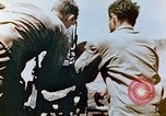 Standbild US-Marines Artillerie feuern Saipan Nördliche Marianen, 1944, aus Sekunde 12 historischem Filmmaterial Videoclip 65675028045