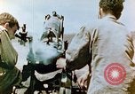 Standbild US-Marines Artillerie feuern Saipan Nördliche Marianen, 1944, aus Sekunde 15 historischem Filmmaterial Videoclip 65675028045