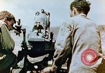 Standbild US-Marines Artillerie feuern Saipan Nördliche Marianen, 1944, aus Sekunde 16 historischem Filmmaterial Videoclip 65675028045