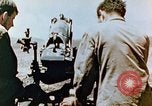 Standbild US-Marines Artillerie feuern Saipan Nördliche Marianen, 1944, aus Sekunde 17 historischem Filmmaterial Videoclip 65675028045