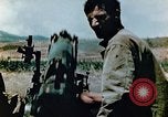 Standbild US-Marines Artillerie feuern Saipan Nördliche Marianen, 1944, aus Sekunde 21 historischem Filmmaterial Videoclip 65675028045