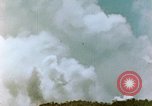 Standbild US-Marines Artillerie feuern Saipan Nördliche Marianen, 1944, aus Sekunde 24 historischem Filmmaterial Videoclip 65675028045