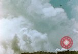 Standbild US-Marines Artillerie feuern Saipan Nördliche Marianen, 1944, aus Sekunde 25 historischem Filmmaterial Videoclip 65675028045