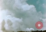 Standbild US-Marines Artillerie feuern Saipan Nördliche Marianen, 1944, aus Sekunde 28 historischem Filmmaterial Videoclip 65675028045