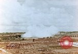 Standbild US-Marines Artillerie feuern Saipan Nördliche Marianen, 1944, aus Sekunde 32 historischem Filmmaterial Videoclip 65675028045
