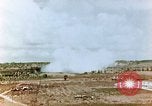 Standbild US-Marines Artillerie feuern Saipan Nördliche Marianen, 1944, aus Sekunde 33 historischem Filmmaterial Videoclip 65675028045