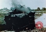 Standbild brennende japanische Typ 95 light Tanks Saipan Nördliche Marianen, 1944, aus Sekunde 33 historischem Filmmaterial Videoclip 65675028046