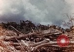 Standbild US Marine wirft Handgranate Saipan Nördliche Marianen, 1944, aus Sekunde 6 historischem Filmmaterial Videoclip 65675028058