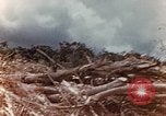 Standbild US Marine wirft Handgranate Saipan Nördliche Marianen, 1944, aus Sekunde 9 historischem Filmmaterial Videoclip 65675028058