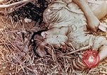 Standbild US Marine wirft Handgranate Saipan Nördliche Marianen, 1944, aus Sekunde 26 historischem Filmmaterial Videoclip 65675028058