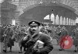 Image les troupes britanniques Londres Angleterre, 1915, de la seconde 8 séquences d'archives historiques vidéo 65675028063