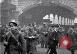 Image les troupes britanniques Londres Angleterre, 1915, de la seconde 10 séquences d'archives historiques vidéo 65675028063