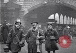 Image les troupes britanniques Londres Angleterre, 1915, de la seconde 16 séquences d'archives historiques vidéo 65675028063