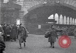 Image les troupes britanniques Londres Angleterre, 1915, de la seconde 20 séquences d'archives historiques vidéo 65675028063