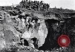 Standbild Italienische Bersaglieri Italien, 1915, aus Sekunde 5 historischem Filmmaterial Videoclip 65675028066