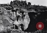 Standbild Italienische Bersaglieri Italien, 1915, aus Sekunde 11 historischem Filmmaterial Videoclip 65675028066