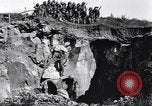 Standbild Italienische Bersaglieri Italien, 1915, aus Sekunde 13 historischem Filmmaterial Videoclip 65675028066