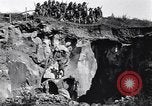 Standbild Italienische Bersaglieri Italien, 1915, aus Sekunde 14 historischem Filmmaterial Videoclip 65675028066