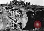 Standbild Italienische Bersaglieri Italien, 1915, aus Sekunde 15 historischem Filmmaterial Videoclip 65675028066