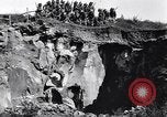 Standbild Italienische Bersaglieri Italien, 1915, aus Sekunde 16 historischem Filmmaterial Videoclip 65675028066