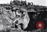 Standbild Italienische Bersaglieri Italien, 1915, aus Sekunde 17 historischem Filmmaterial Videoclip 65675028066