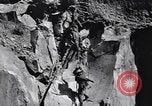Standbild Italienische Bersaglieri Italien, 1915, aus Sekunde 23 historischem Filmmaterial Videoclip 65675028066