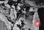 Standbild Italienische Bersaglieri Italien, 1915, aus Sekunde 24 historischem Filmmaterial Videoclip 65675028066