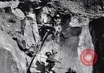 Standbild Italienische Bersaglieri Italien, 1915, aus Sekunde 25 historischem Filmmaterial Videoclip 65675028066