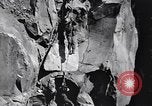 Standbild Italienische Bersaglieri Italien, 1915, aus Sekunde 41 historischem Filmmaterial Videoclip 65675028066
