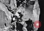 Standbild Italienische Bersaglieri Italien, 1915, aus Sekunde 45 historischem Filmmaterial Videoclip 65675028066