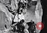 Standbild Italienische Bersaglieri Italien, 1915, aus Sekunde 49 historischem Filmmaterial Videoclip 65675028066