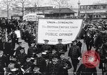 Immagine di British protesta affondamento del Lusitania Londra Inghilterra Regno Unito, 1915, secondo 4 filmato di repertorio 65675028067