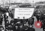 Immagine di British protesta affondamento del Lusitania Londra Inghilterra Regno Unito, 1915, secondo 5 filmato di repertorio 65675028067
