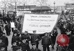 Immagine di British protesta affondamento del Lusitania Londra Inghilterra Regno Unito, 1915, secondo 7 filmato di repertorio 65675028067